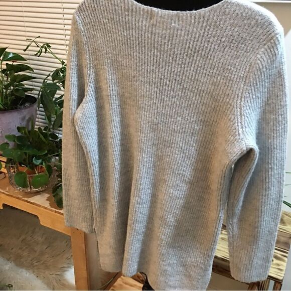 LIZ CLAIBORNE GREY SILVER SPARKLE SUPER SOFT V NECK SWEATER - Picture 2 of 7